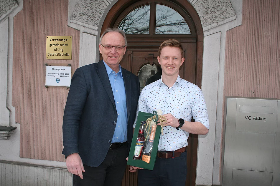 Bürgermeister und Sachbearbeiter