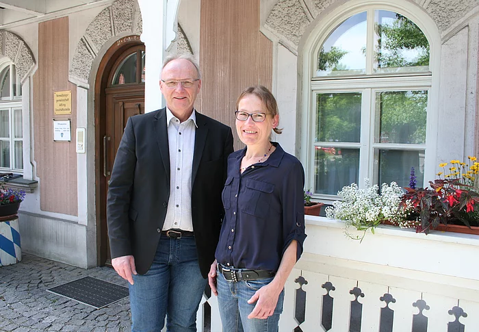 Bürgermeister und Mitarbeiterin