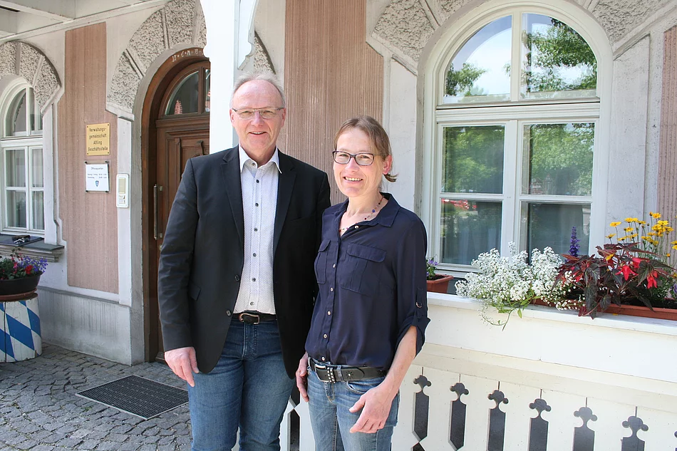 Bürgermeister und Mitarbeiterin